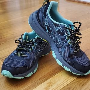 Women's 10 Asics Gel Venture 6